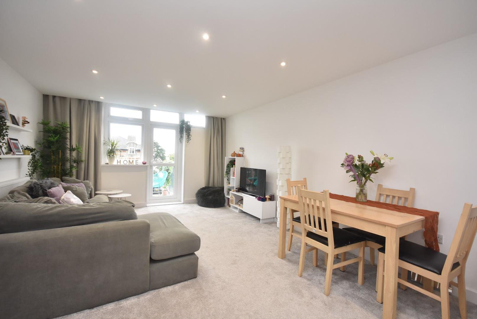 8 St. Nicholas House, Bradford Place, Penarth, CF64 1AL